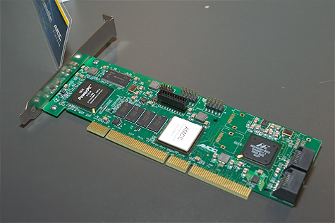 CeBIT 2005: AMCC Storage 4-poorts PCI-X SATA II RAID-adapter
