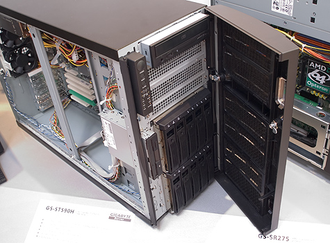CeBIT 2005: Gigabyte GS-ST590H dual Xeon servertower