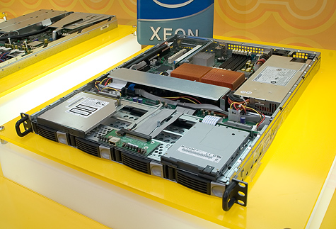 CeBIT 2005: MSI dual Xeon server barebones